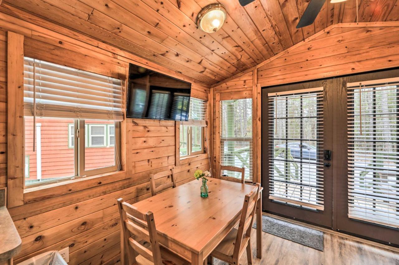 Beautiful New Bern Studio Cabin With Fire Pit! Exterior photo