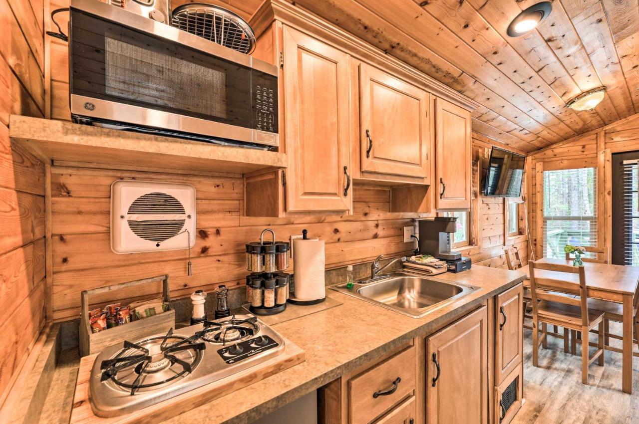 Beautiful New Bern Studio Cabin With Fire Pit! Exterior photo