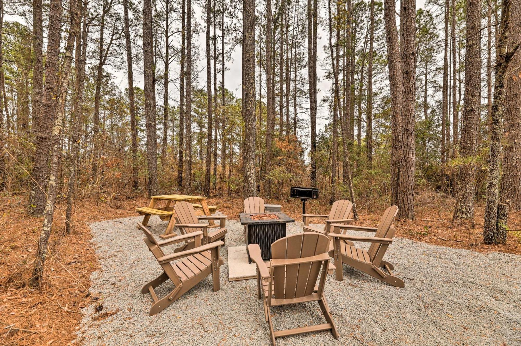 Beautiful New Bern Studio Cabin With Fire Pit! Exterior photo
