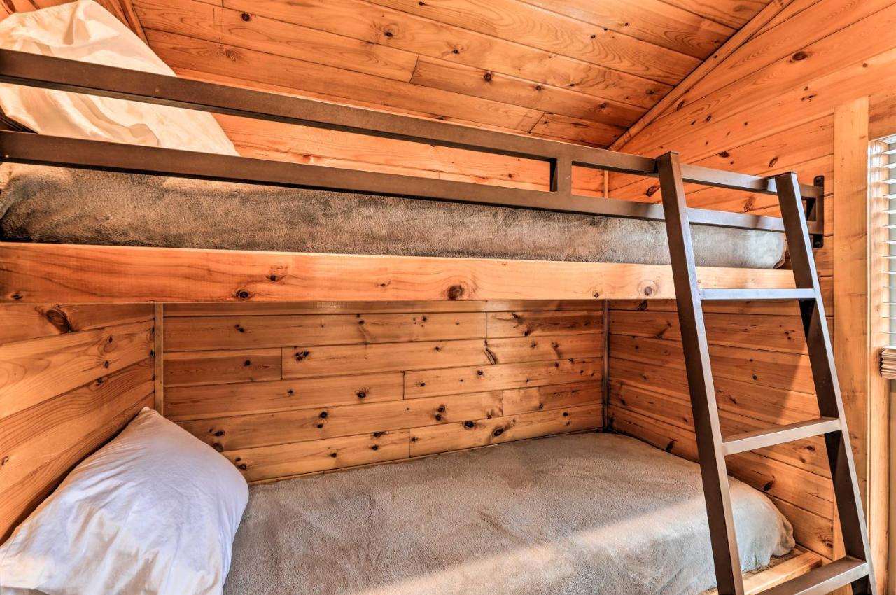 Beautiful New Bern Studio Cabin With Fire Pit! Exterior photo
