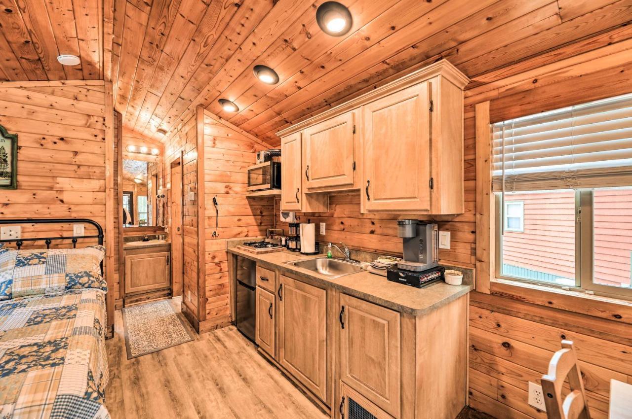 Beautiful New Bern Studio Cabin With Fire Pit! Exterior photo