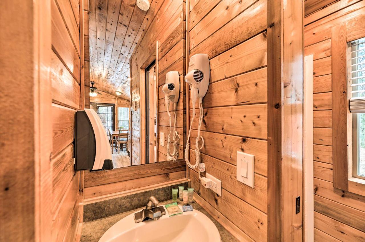 Beautiful New Bern Studio Cabin With Fire Pit! Exterior photo